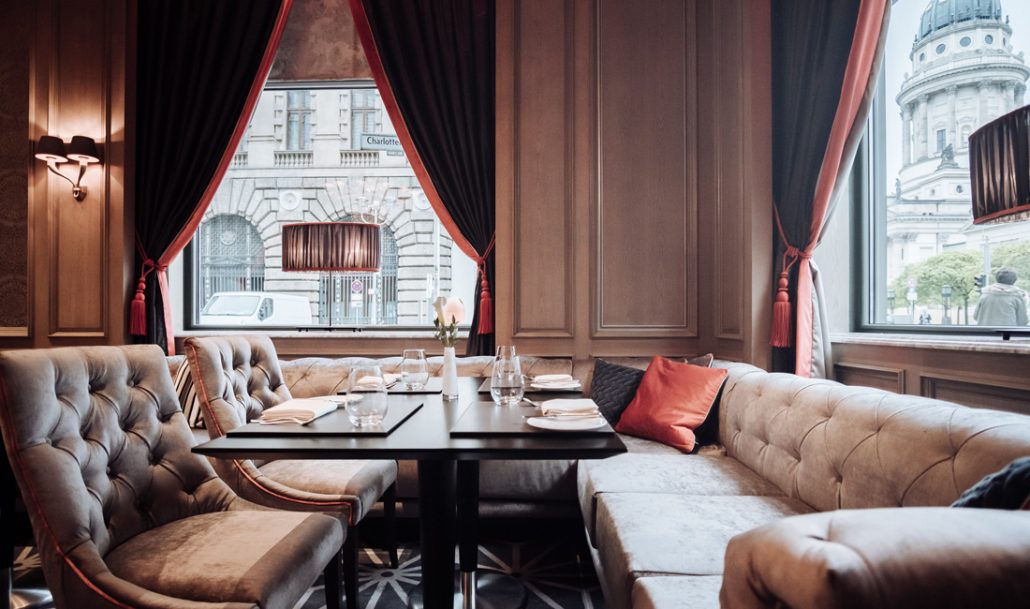 Gesamtansicht des Essbereiches im Restaurant Charlotte und Fritz in Berlin