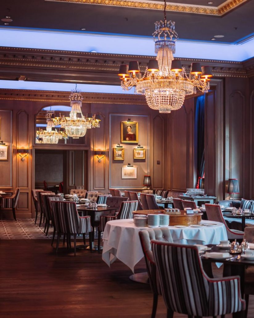 Gesamtansicht des Essbereiches im Restaurant Charlotte und Fritz in Berlin