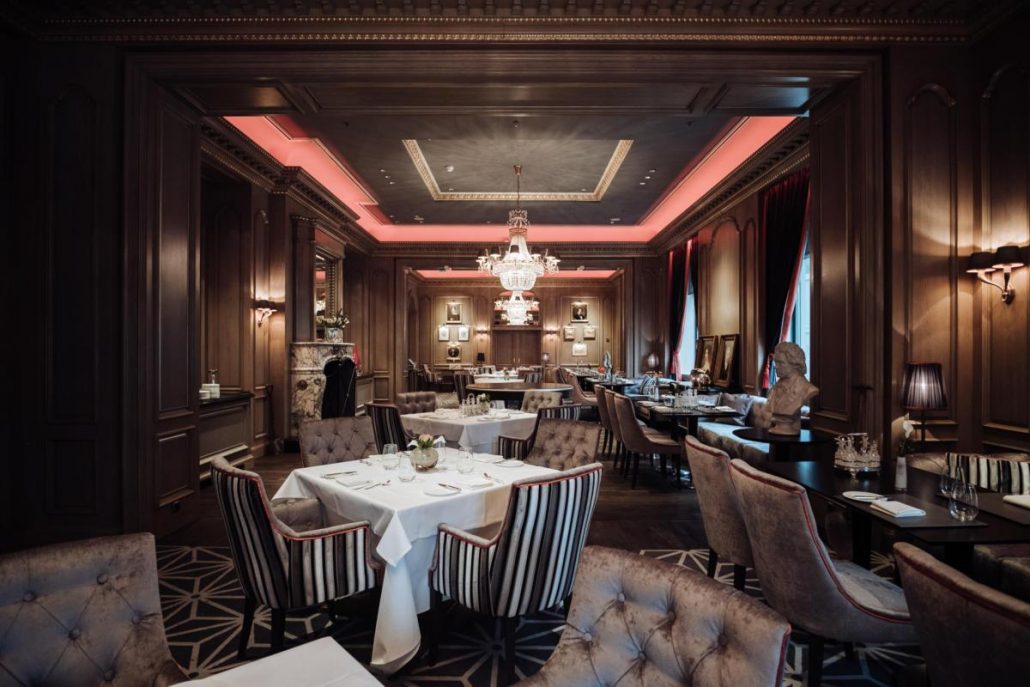 Gesamtansicht des Essbereiches im Restaurant Charlotte und Fritz in Berlin